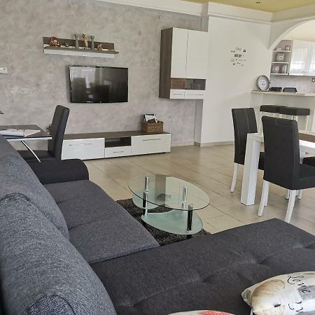 Rupa Guest House Surina App Surina'S Green Holiday מראה חיצוני תמונה