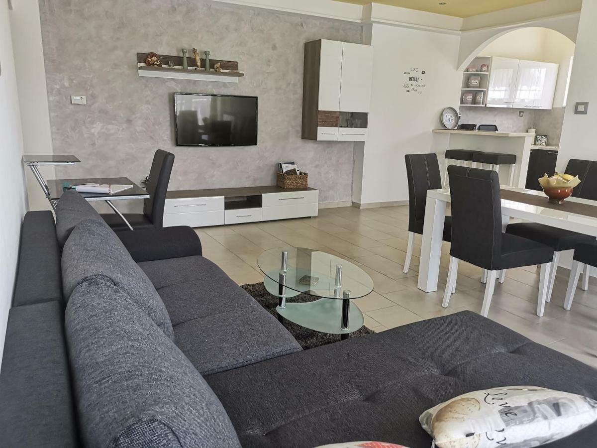 Rupa Guest House Surina App Surina'S Green Holiday מראה חיצוני תמונה