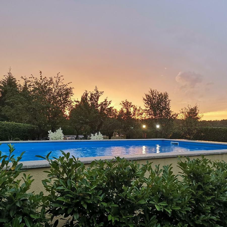 Rupa Guest House Surina App Surina'S Green Holiday מראה חיצוני תמונה